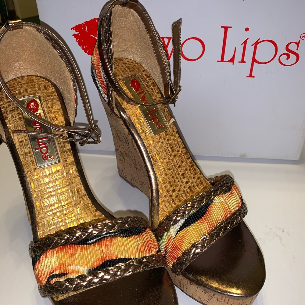 Two Lips Wedges - Picture 2 of 3
